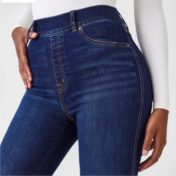 Spanx Women’s Midnight Dark Wash Flare Jeans Regular Medium Shaping Denim - Picture 4 of 8